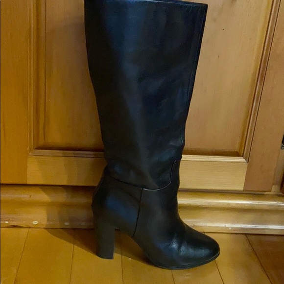 Black round toe boots - Picture 1 of 2